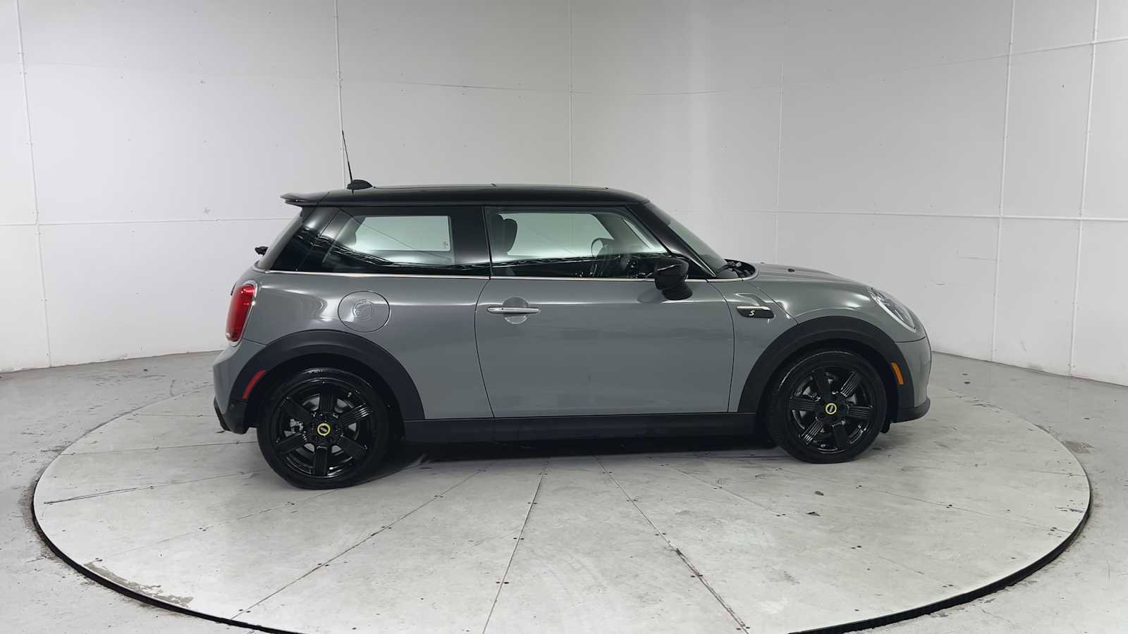 Used 2023 MINI Cooper SE image 9