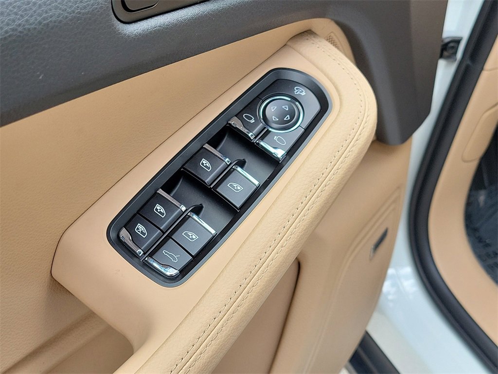 New 2026 Porsche Macan image 24