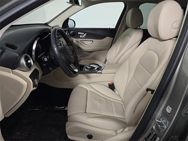 Used 2019 Mercedes-Benz GLC 300 4MATIC image 5