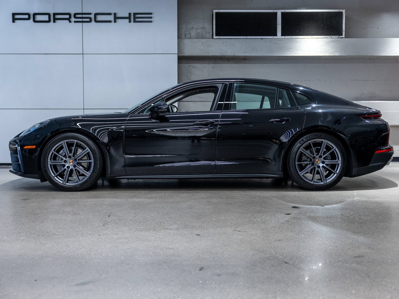 Certified 2025 Porsche Panamera image 2