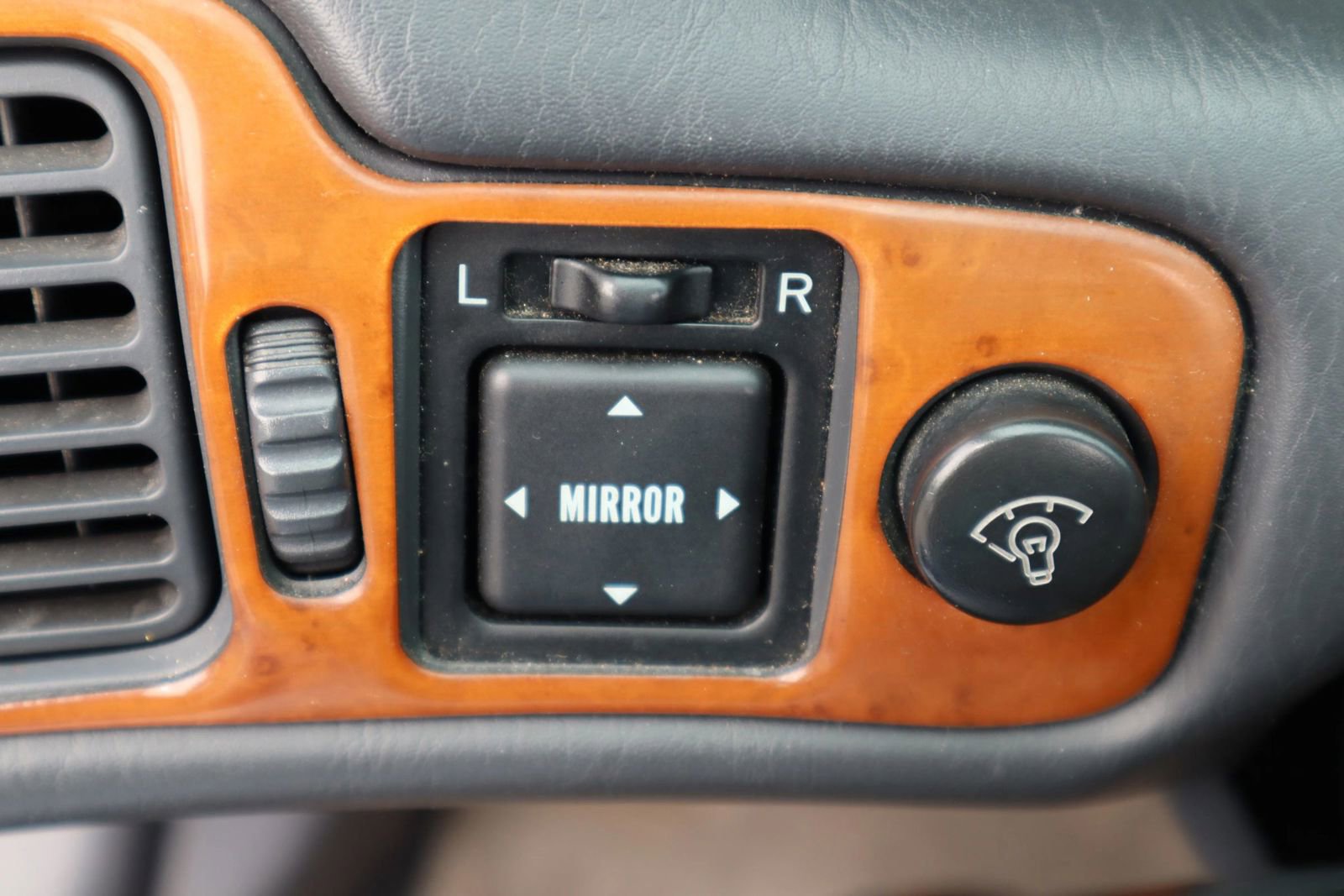 Used 2002 Toyota Solara SLE image 25