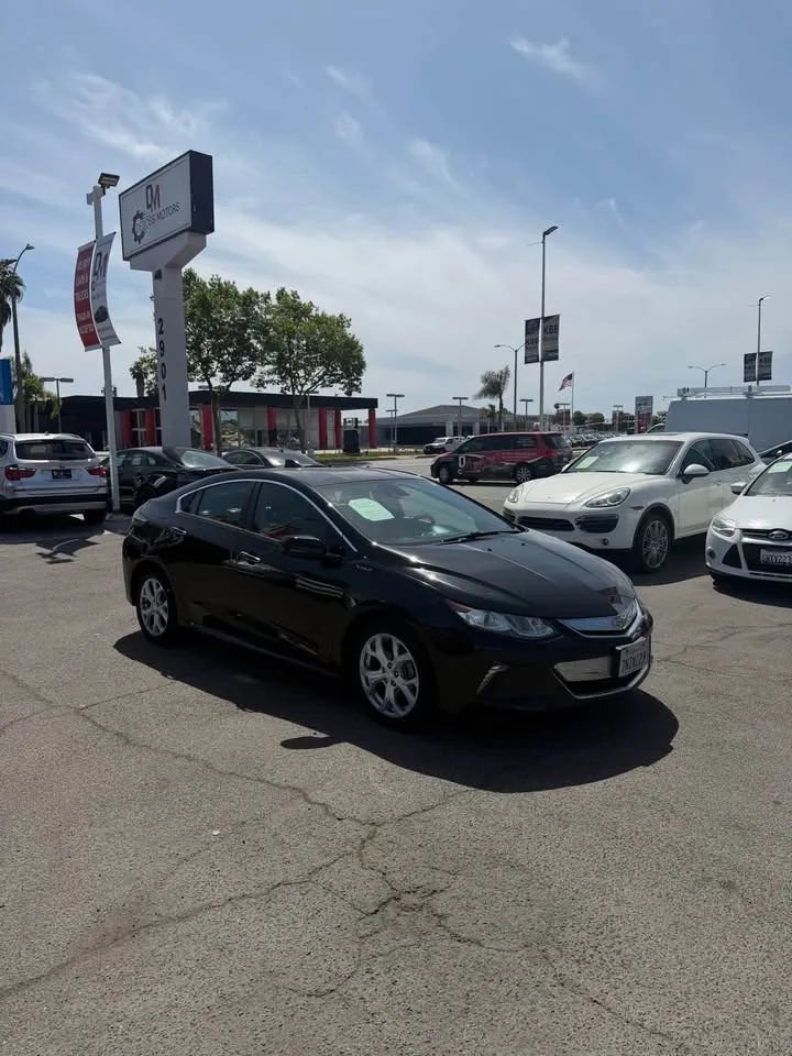 Used 2016 Chevrolet Volt Premier w/ Driver Confidence Package FWD image 3