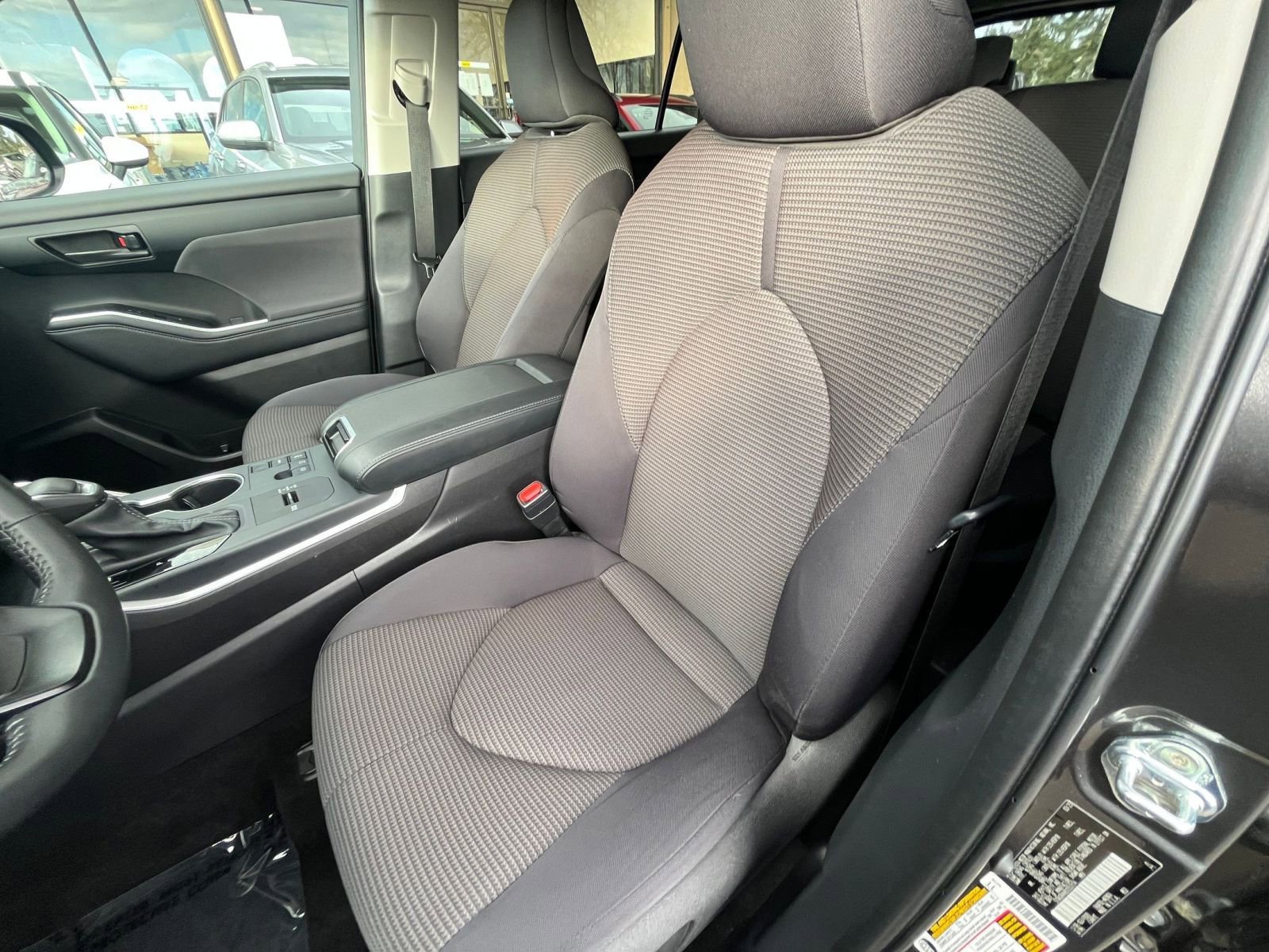 Used 2025 Toyota Highlander LE image 38