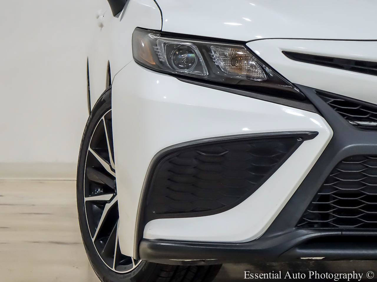 Used 2021 Toyota Camry SE FWD image 6