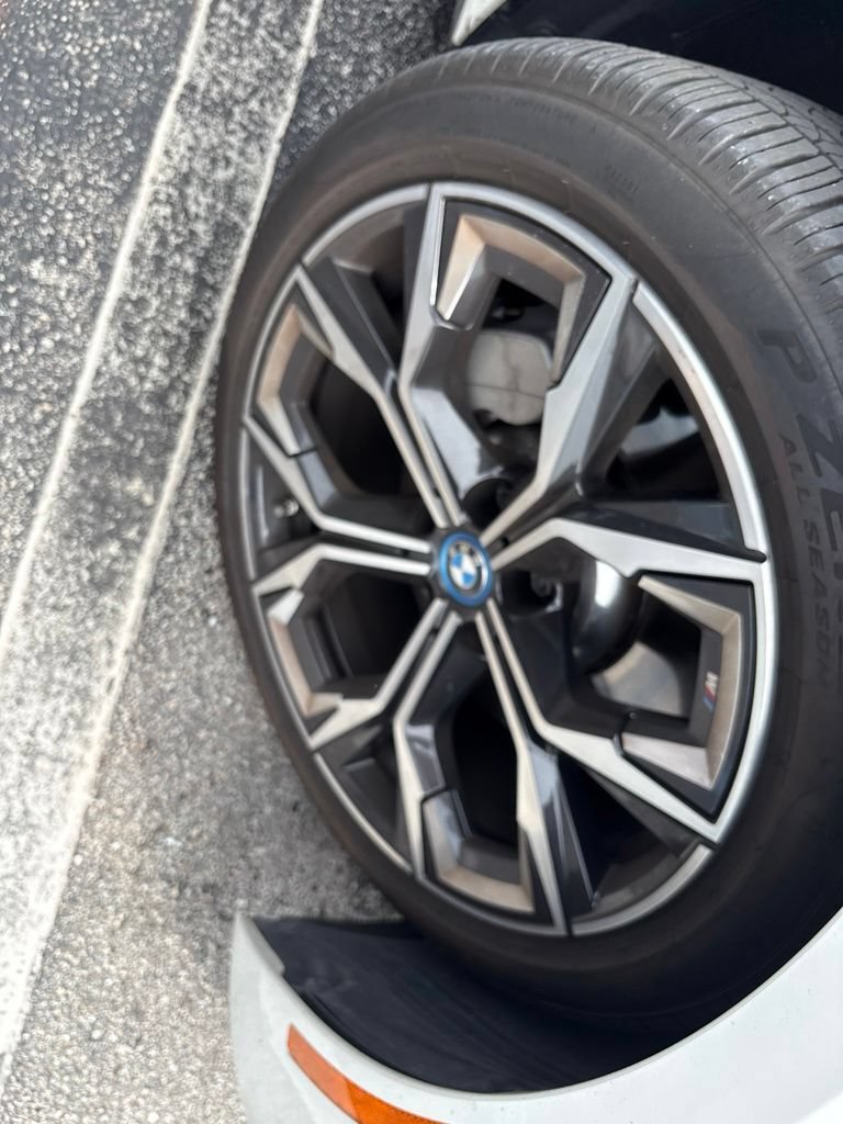 Used 2024 BMW i4 eDrive40 w/ M Sport Package RWD image 10