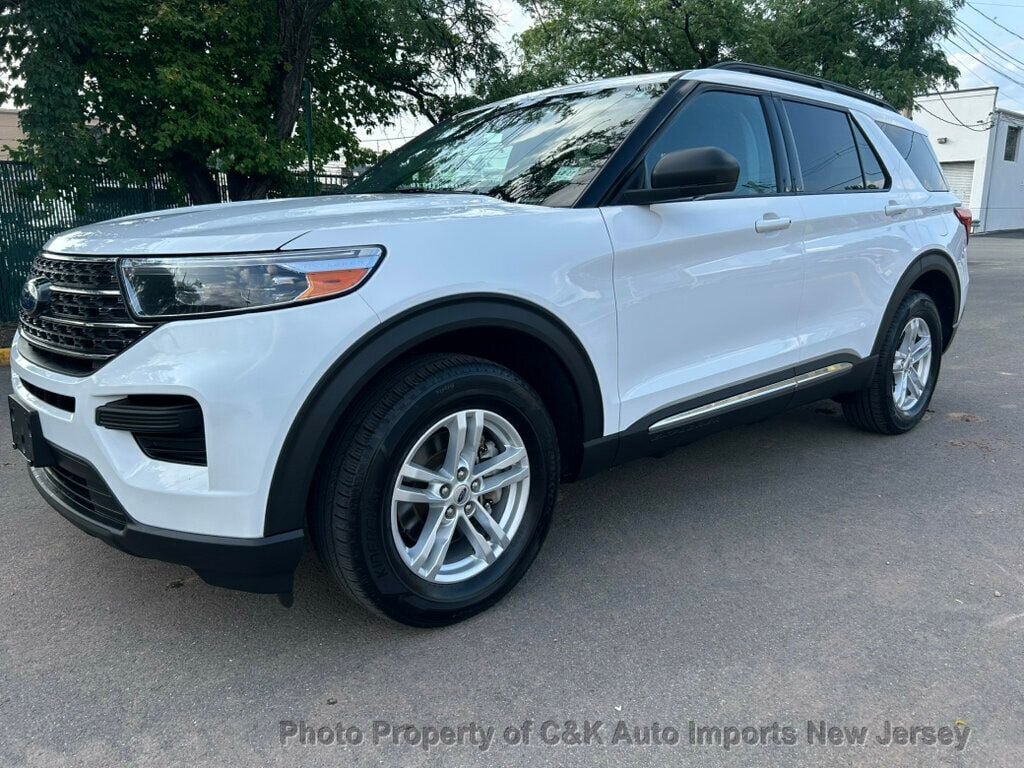 Used 2022 Ford Explorer XLT AWD/4WD image 1