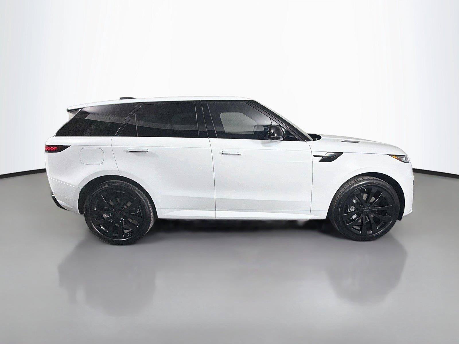 New 2026 Land Rover Range Rover Sport Dynamic SE AWD/4WD image 4