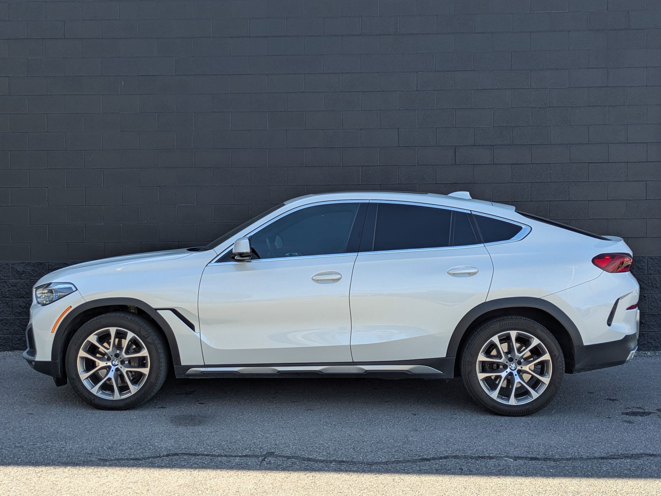 Used 2021 BMW X6 xDrive40i w/ Executive Package 2 AWD/4WD image 8