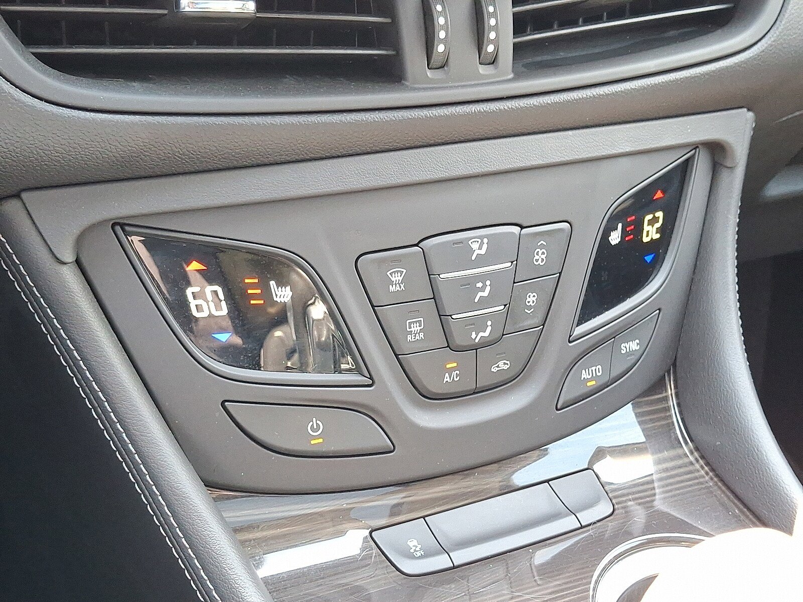 Used 2020 Buick Envision Essence w/ Experience Buick Package AWD/4WD image 19