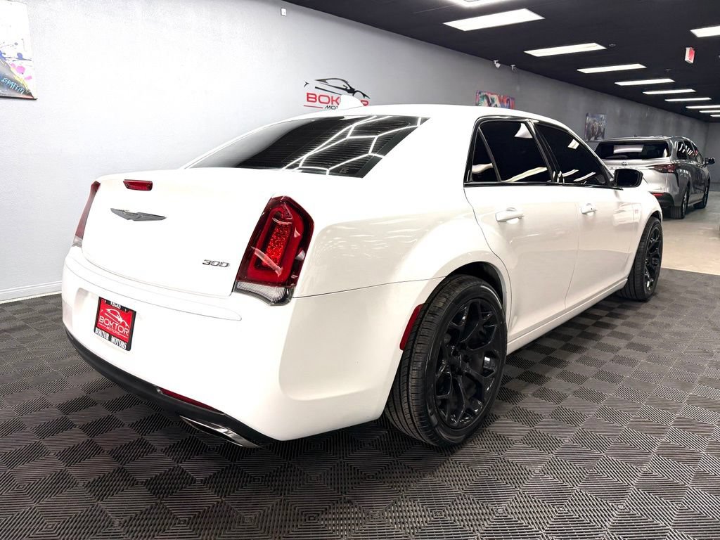 Used 2019 Chrysler 300 Touring w/ Sport Appearance Package RWD image 14