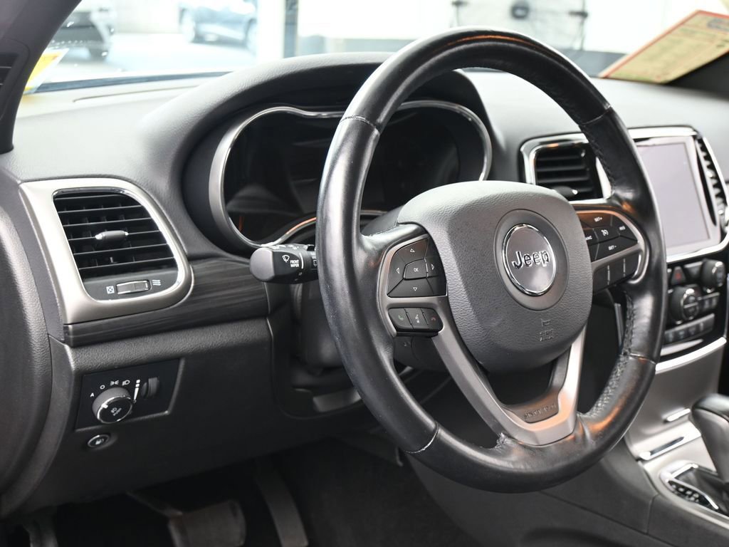 Used 2021 Jeep Grand Cherokee Laredo X RWD image 16