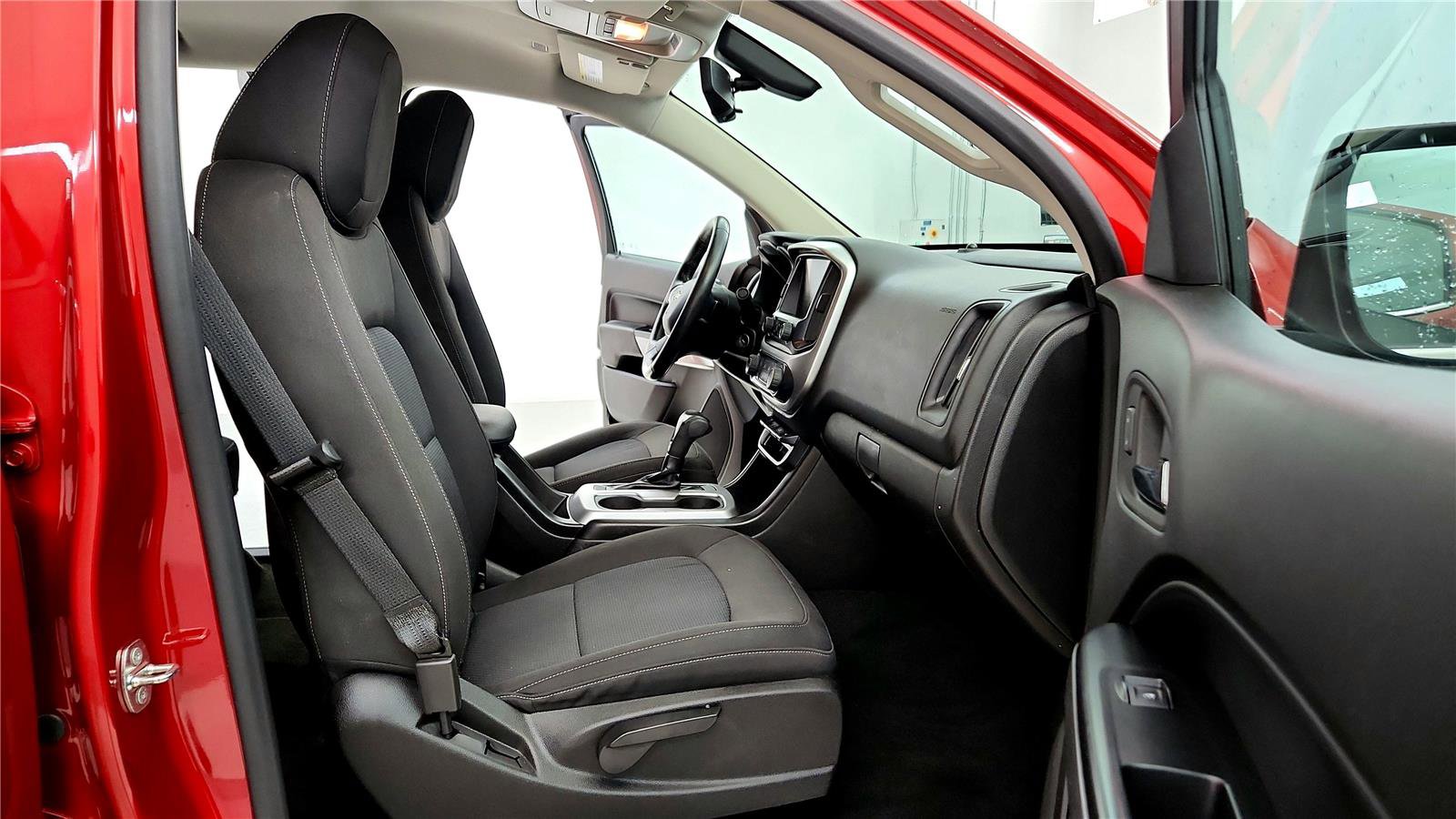 Used 2016 Chevrolet Colorado LT w/ LT Convenience Package image 17