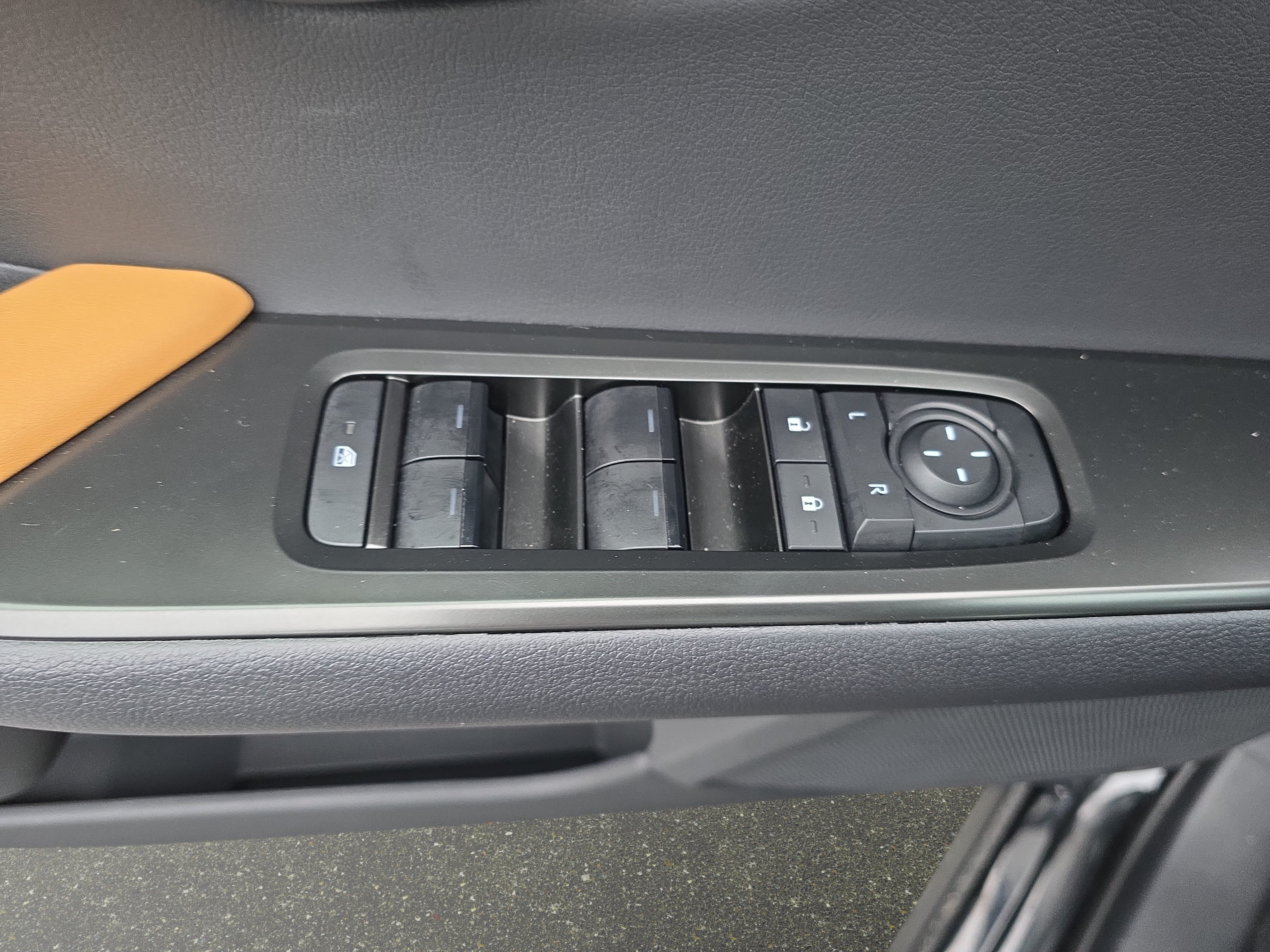 Used 2025 Lexus UX 300h AWD w/ Accessory Package (Z2) image 28