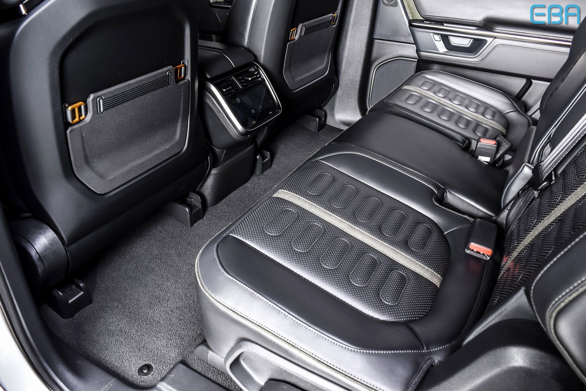 Used 2025 Rivian R1S Adventure image 19