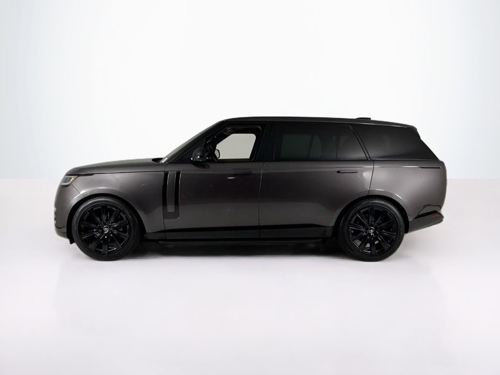 Used 2023 Land Rover Range Rover Long Wheelbase SE image 2