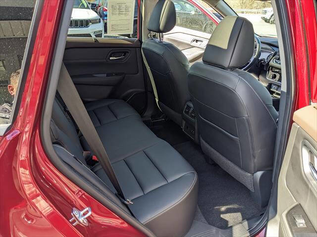 Used 2023 Nissan Rogue SL w/ SL Premium Package image 16