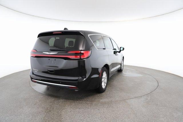 Used 2024 Chrysler Pacifica Touring-L image 16