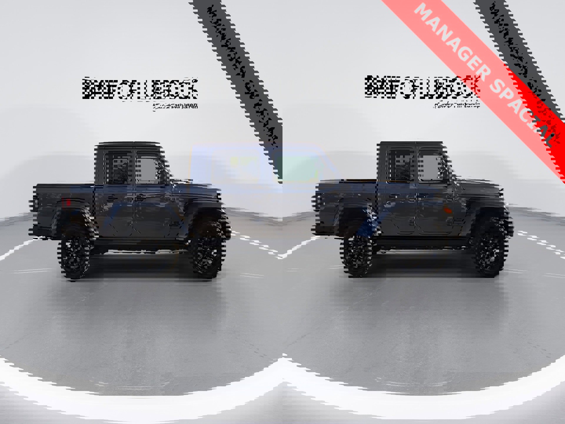 Used 2025 Jeep Gladiator Nighthawk image 2