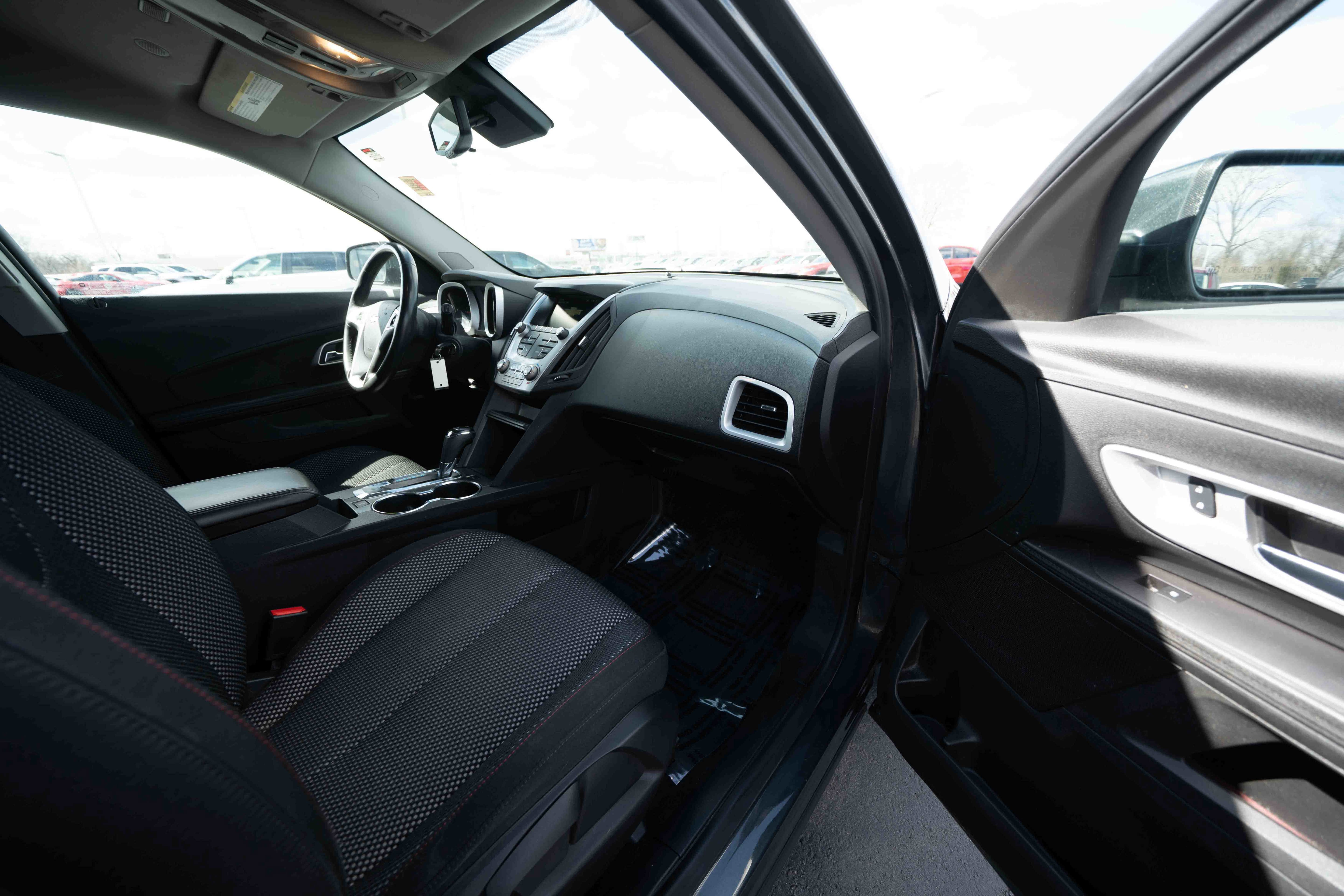 Used 2017 Chevrolet Equinox LT w/ Convenience Package image 26