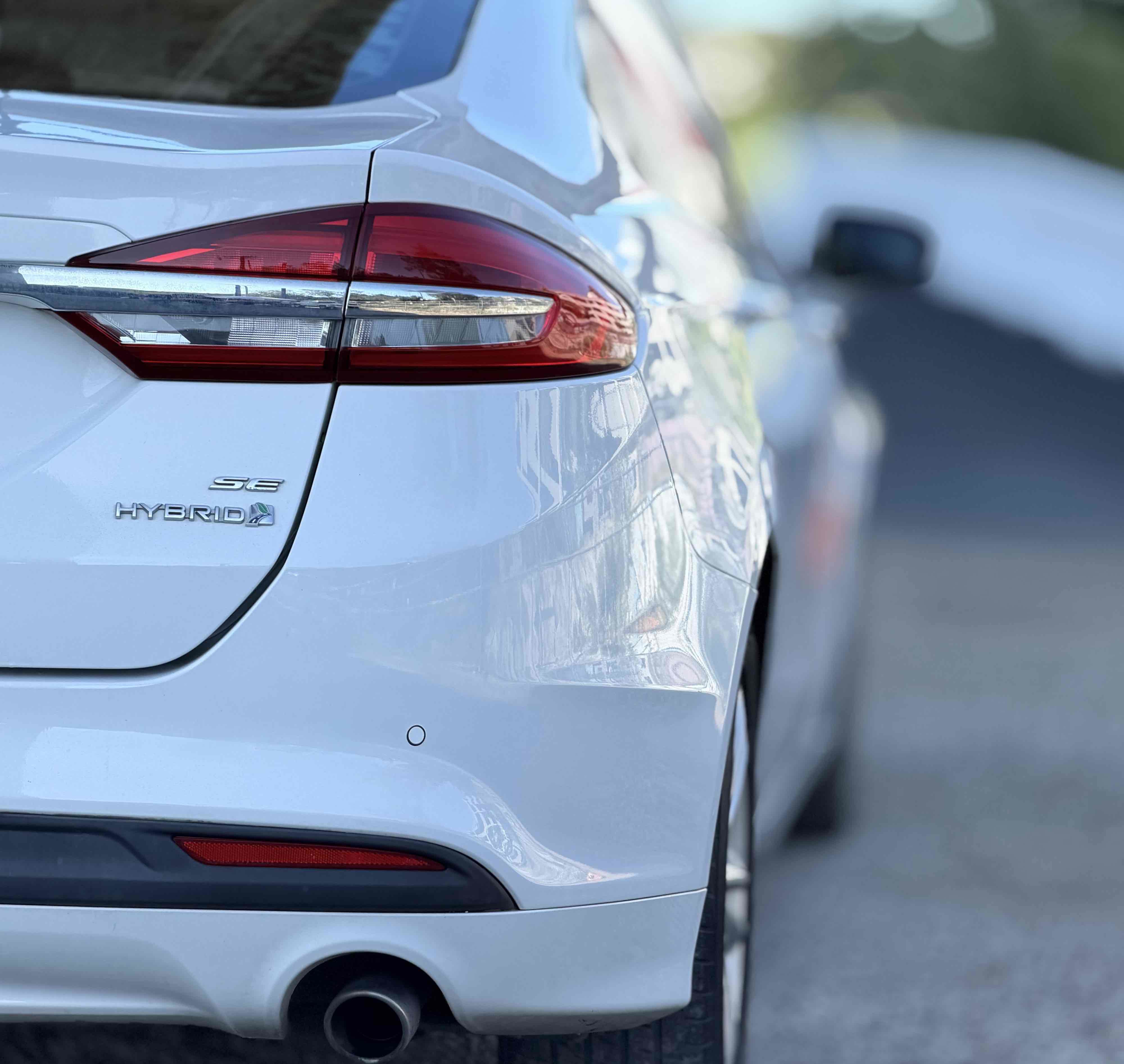 Used 2018 Ford Fusion SE w/ Equipment Group 602A FWD image 9
