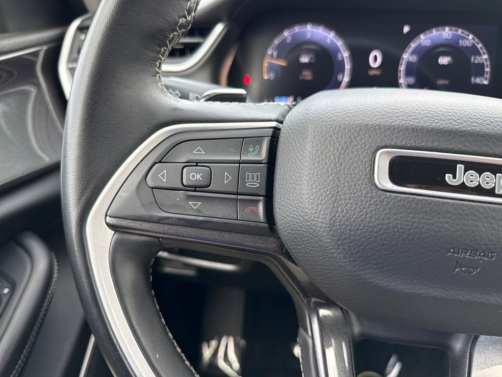 Used 2022 Jeep Grand Cherokee Laredo w/ Luxury Tech Group I image 28