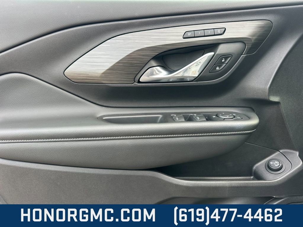Used 2024 GMC Terrain SLT image 11