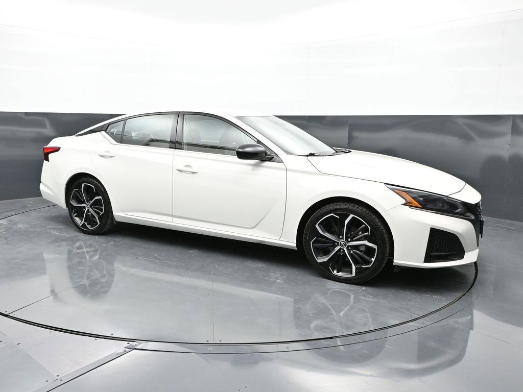 Used 2024 Nissan Altima 2.5 SR image 1