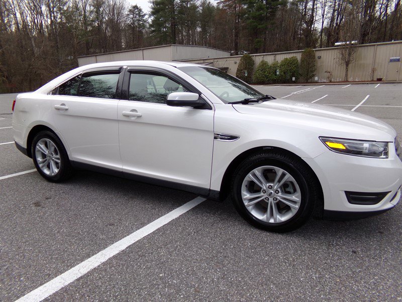 Used 2016 Ford Taurus SEL image 5