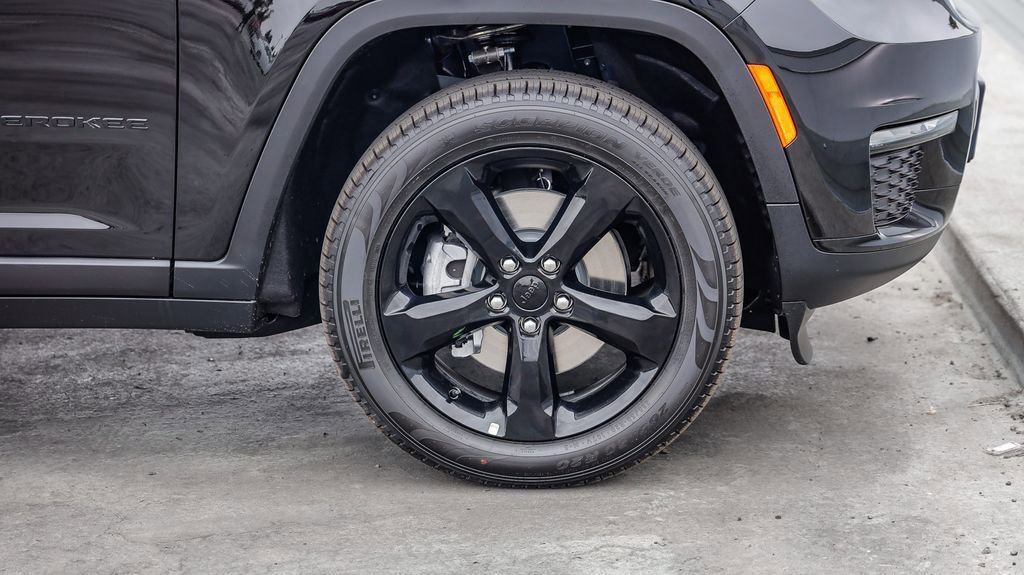 New 2025 Jeep Grand Cherokee L Limited w/ Black Appearance Package image 11