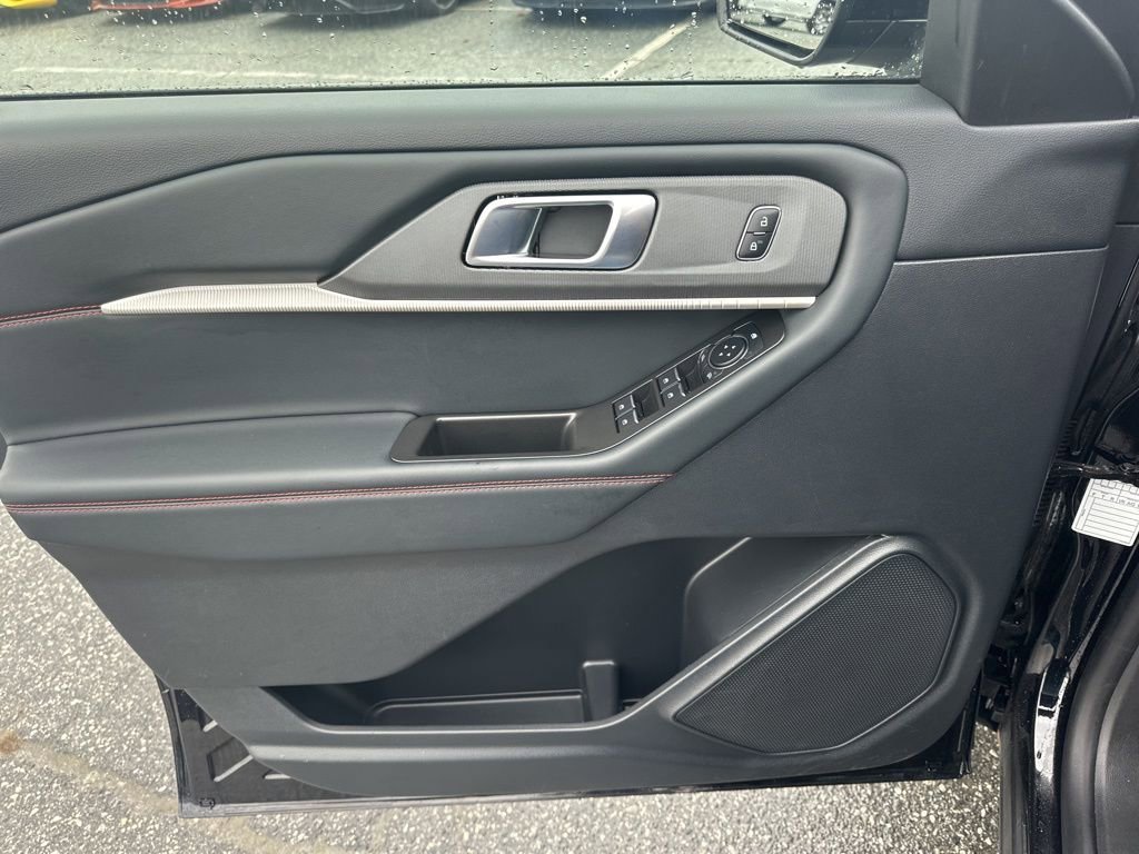 Used 2025 Ford Explorer ST-Line w/ ST-Line Street Pack image 26