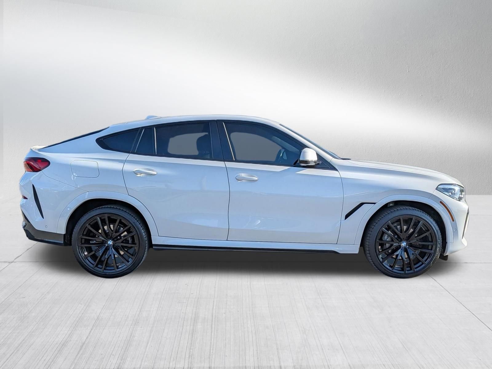 Used 2021 BMW X6 sDrive40i w/ M Sport Package image 6