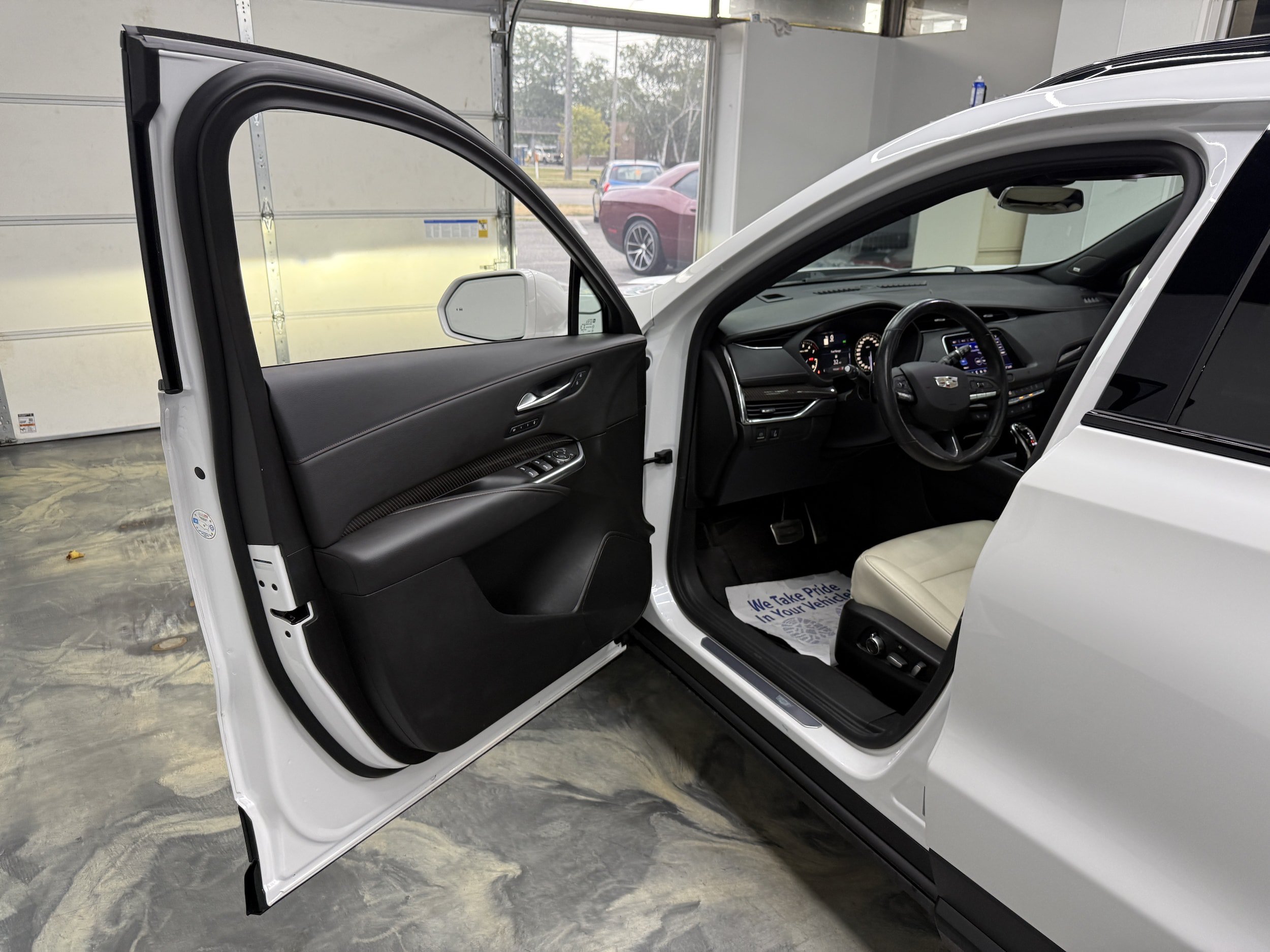 Used 2020 Cadillac XT4 Sport w/ Sun And Sound Package AWD/4WD image 9