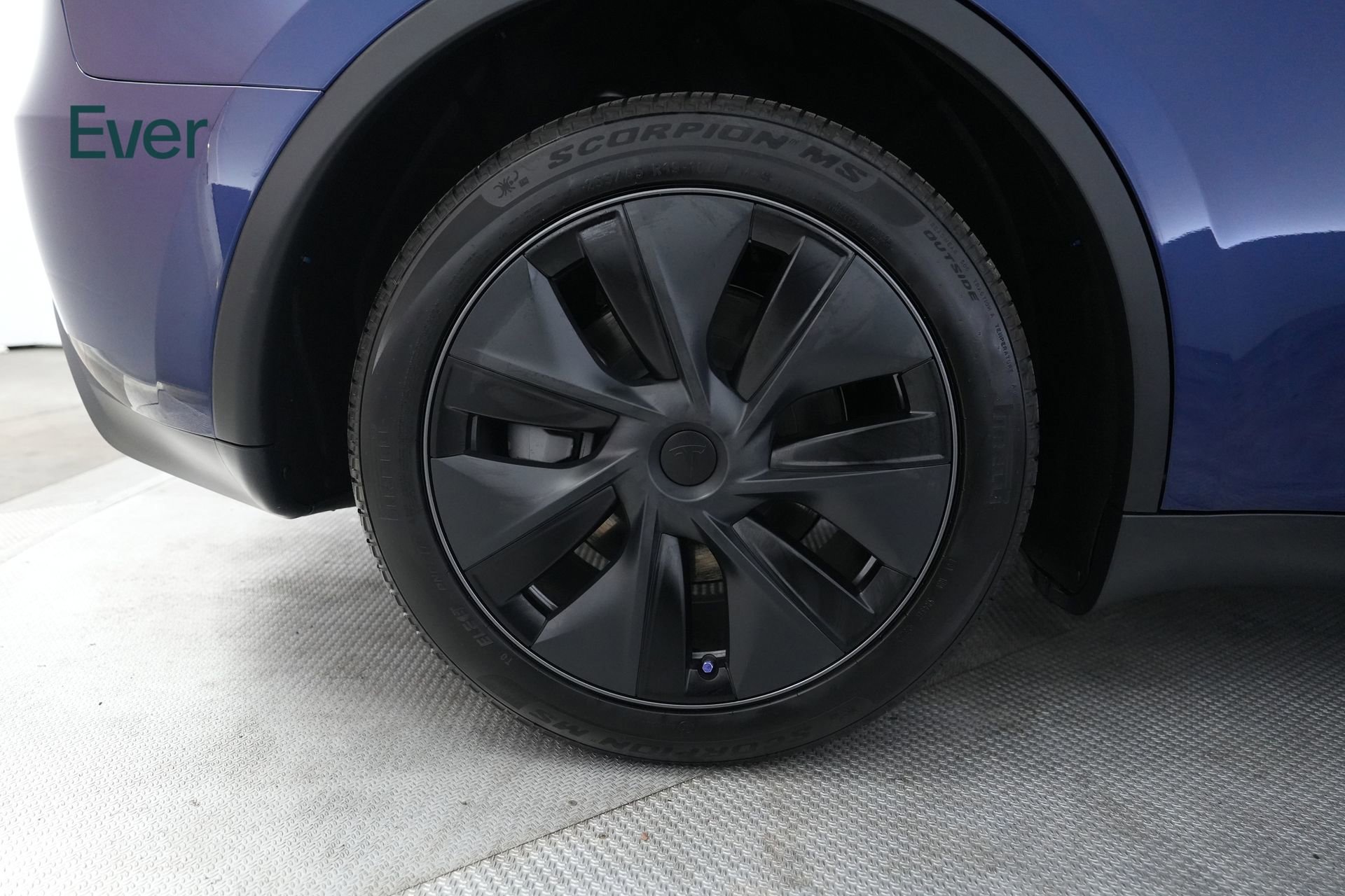 Used 2024 Tesla Model Y 2WD image 22