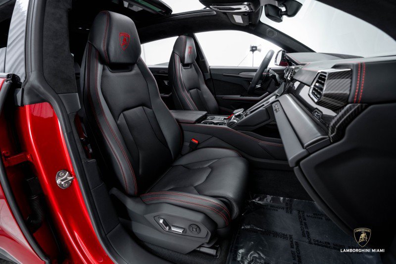 Used 2023 Lamborghini Urus S image 40