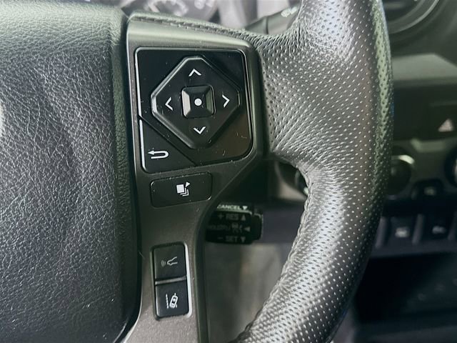 Used 2022 Toyota Tacoma TRD Off-Road w/ Technology Package AWD/4WD image 11
