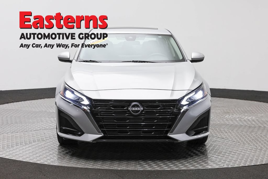 Used 2023 Nissan Altima 2.5 SV w/ SV Premium Package AWD/4WD image 2