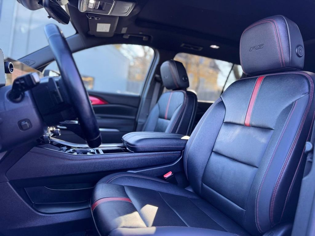 Used 2024 Chevrolet Traverse RS w/ LPO, Floor Liner Package image 18