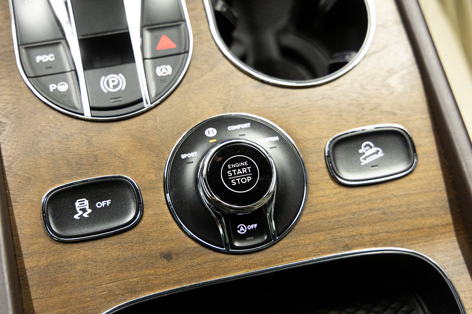 Used 2023 Bentley Bentayga AWD/4WD image 39