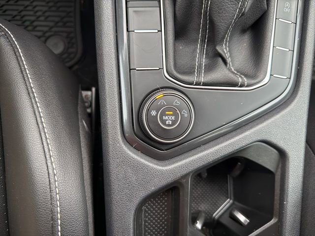 Used 2022 Volkswagen Tiguan SE image 11