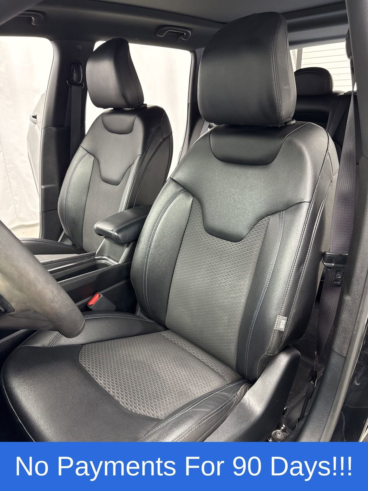 Used 2024 Jeep Compass Latitude w/ Sun and Sound Group AWD/4WD image 9