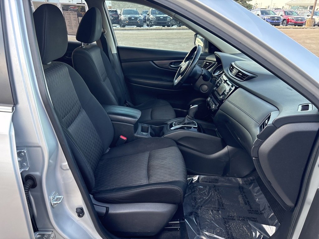 Used 2017 Nissan Rogue SV image 10