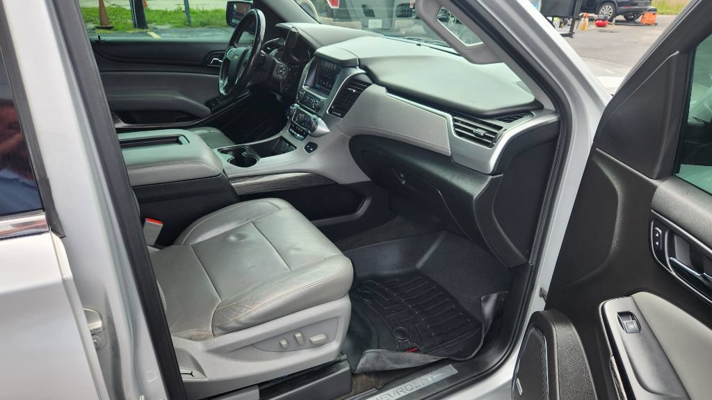 Used 2018 Chevrolet Suburban LT RWD image 20