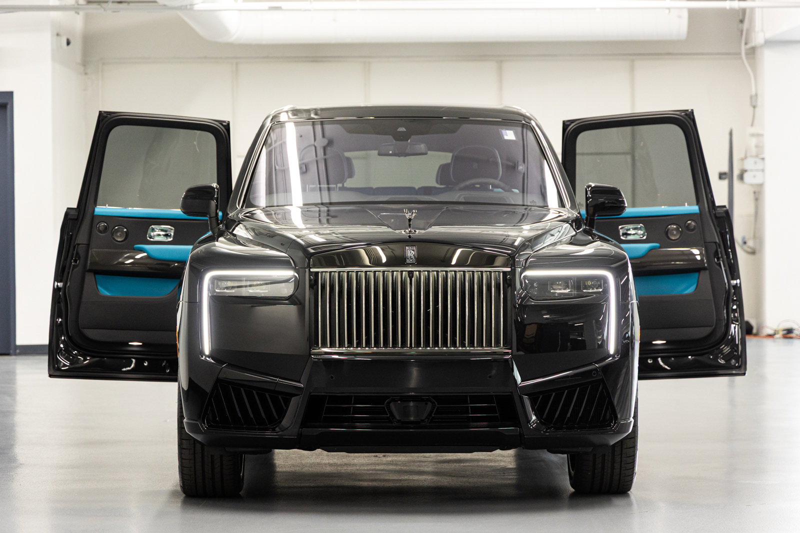 Certified 2025 Rolls-Royce Cullinan Black Badge AWD/4WD image 22