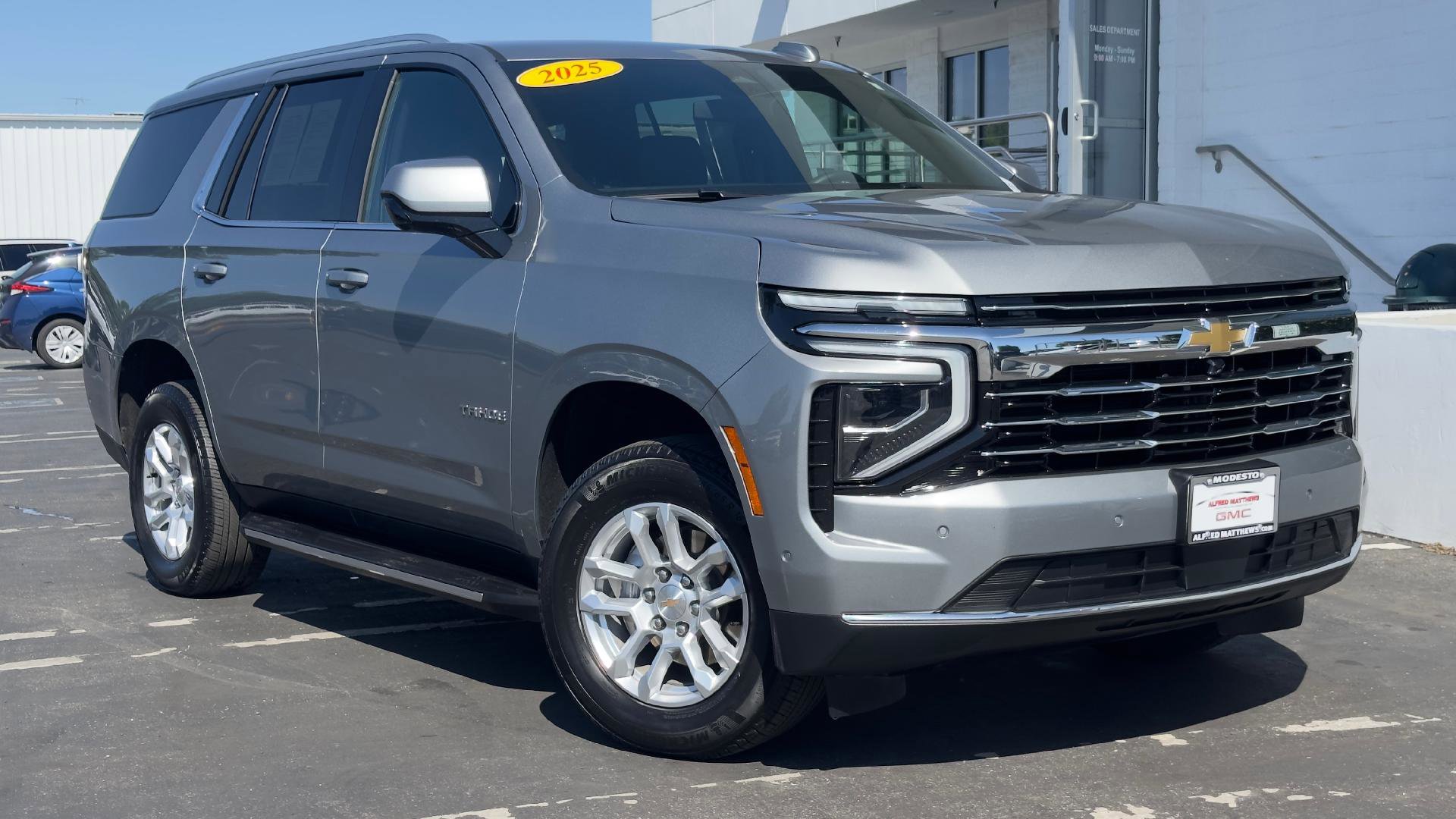 Used 2025 Chevrolet Tahoe LT AWD/4WD image 1