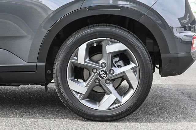 Certified 2025 Hyundai Venue SEL image 11