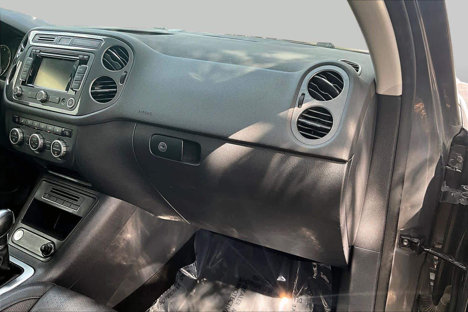Used 2014 Volkswagen Tiguan SEL FWD image 19
