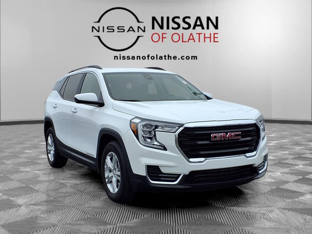 Used 2023 GMC Terrain SLE w/ Driver Convenience Package image 32