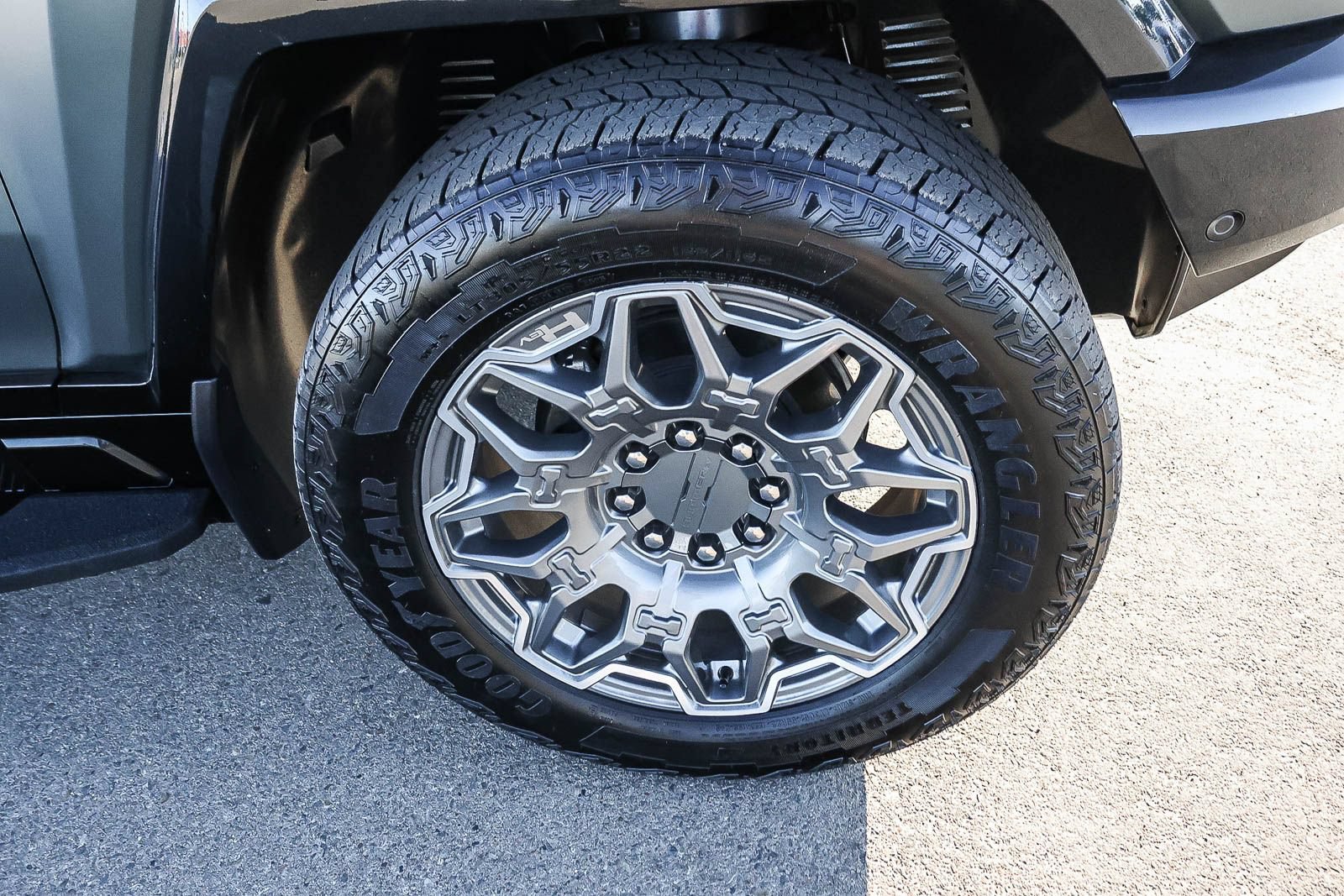 Used 2024 GMC Hummer EV 3X AWD/4WD image 15