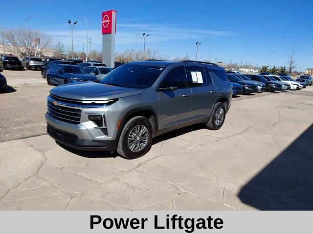 Used 2025 Chevrolet Traverse LT w/ Enhanced Driving Package image 9