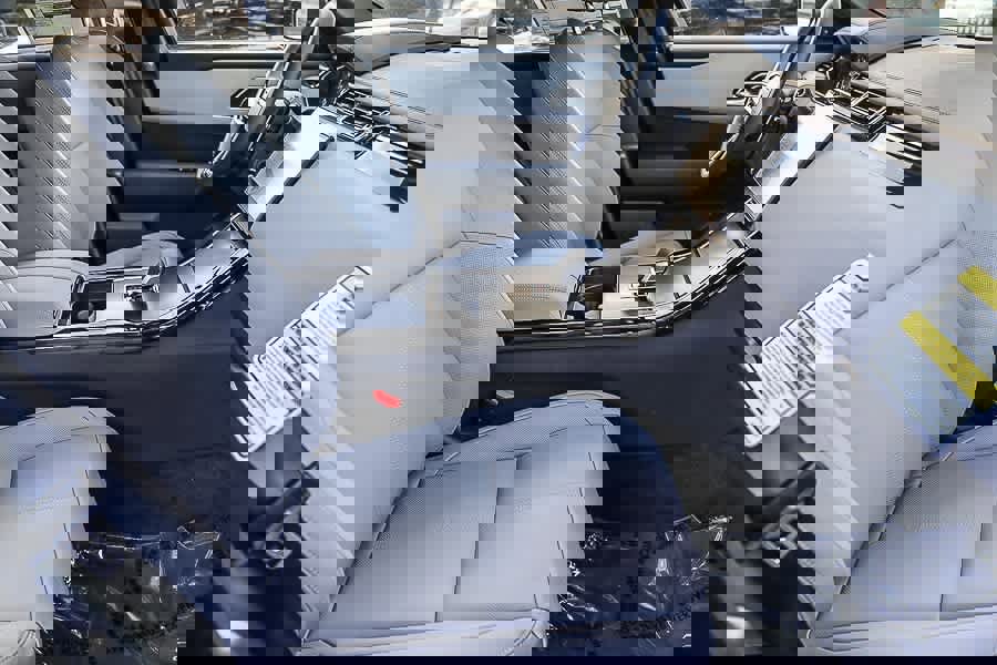 New 2026 Land Rover Range Rover Velar Dynamic SE image 16